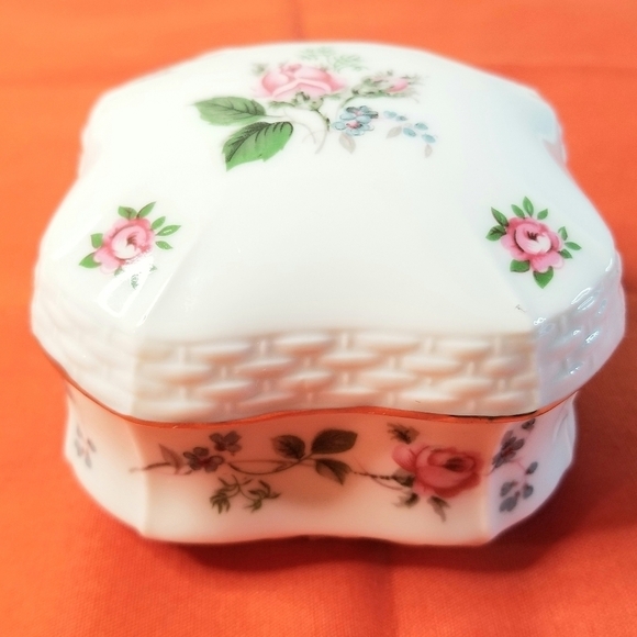Heritage House Collector Edition Fine Porcelain Floral Square Music Box Trinket - Picture 1 of 9